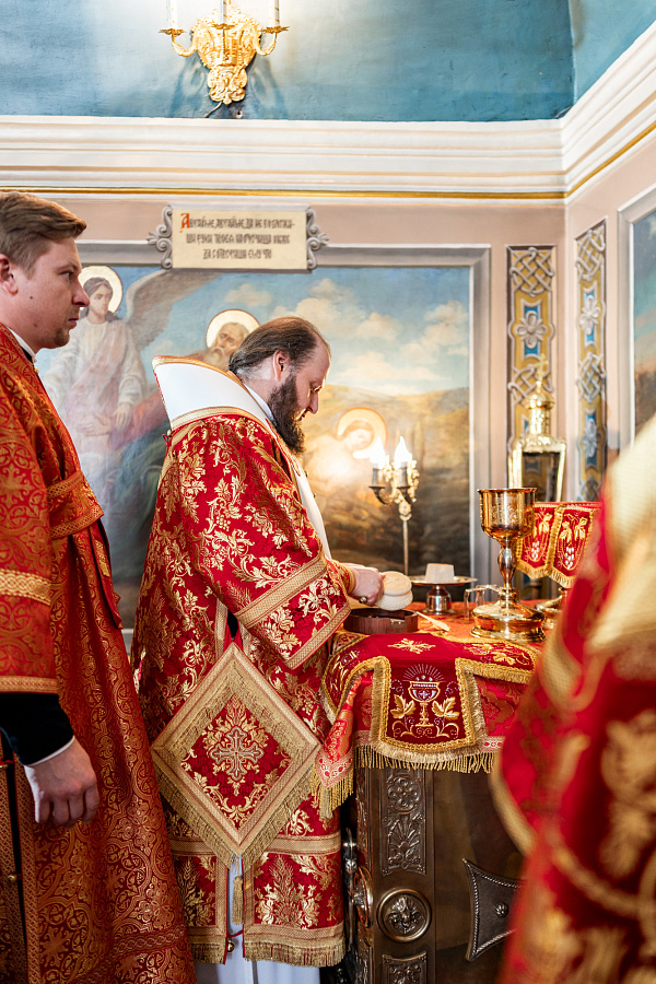 Божественная литургия в Успенском храме села Жилино г.о. Люберцы